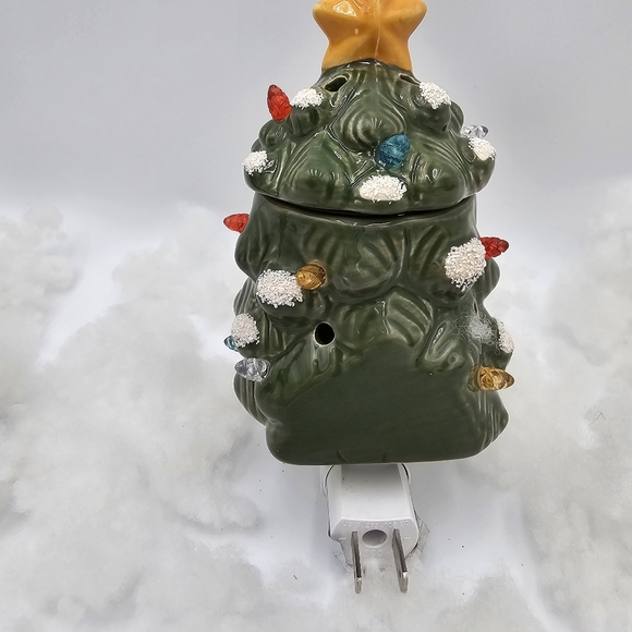Sonoma Plug-In Wax Warmer - Christmas Tree Design - Picture 3 of 5
